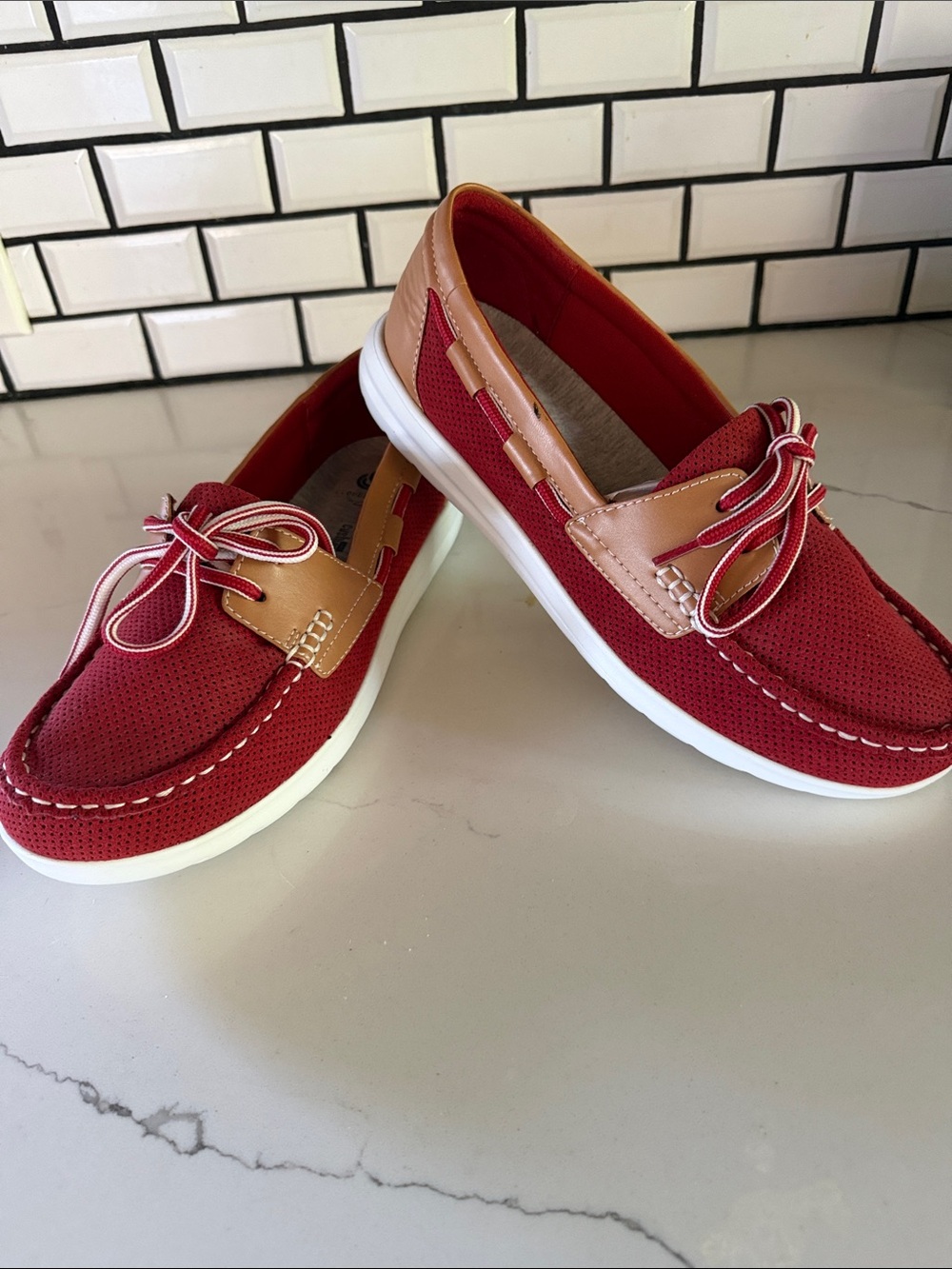Clarks Cloudsteppers Jocolin Vista Boat Shoes in Red w/Tan Leather, LIKE NEW 8